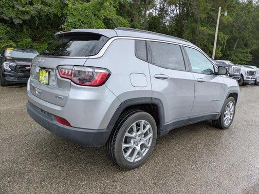 2022 Jeep Compass Latitude Lux