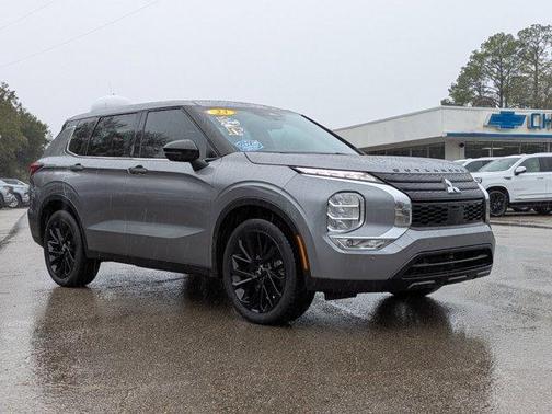 2023 Mitsubishi Outlander SE