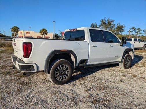 Summit White 2022 GMC Sierra 2500 AT4