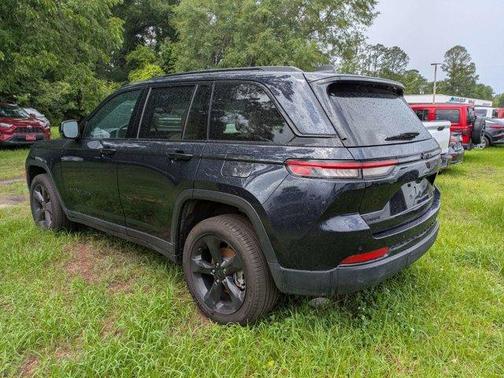Midnight Sky 2024 Jeep Grand Cherokee Limited