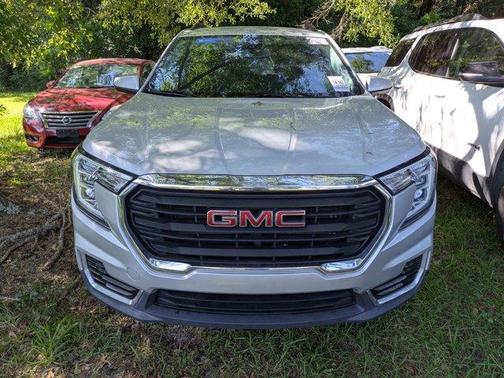 Quicksilver Metallic 2022 GMC Terrain SLE
