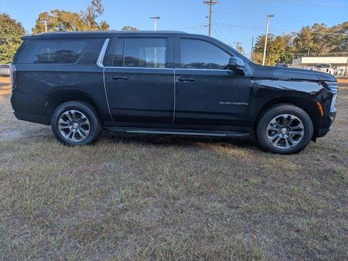 2025 Chevrolet Suburban LT