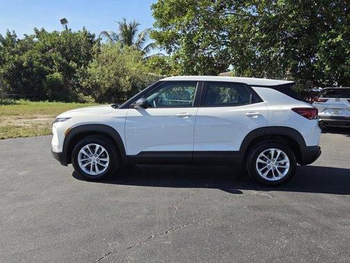 Summit White 2026 Chevrolet Trailblazer LS