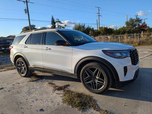 Star White 2025 Ford Explorer ST