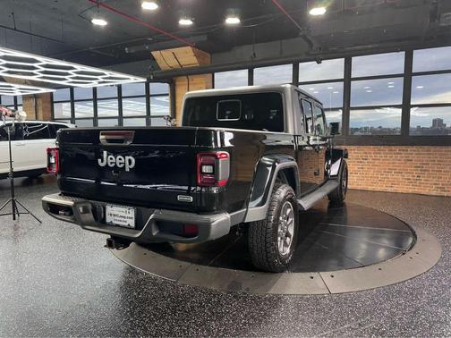 2022 Jeep Gladiator Overland
