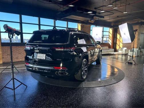 2022 Jeep Grand Cherokee L Overland