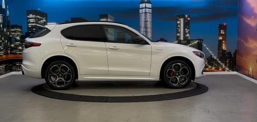 2023 Alfa Romeo Stelvio Veloce