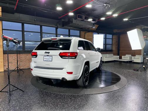 2022 Jeep Grand Cherokee WK Laredo