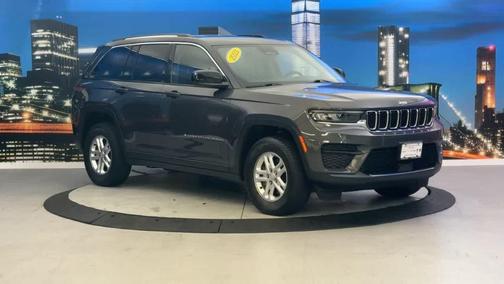 2022 Jeep Grand Cherokee Laredo