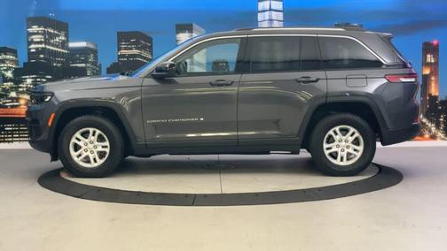 2022 Jeep Grand Cherokee Laredo