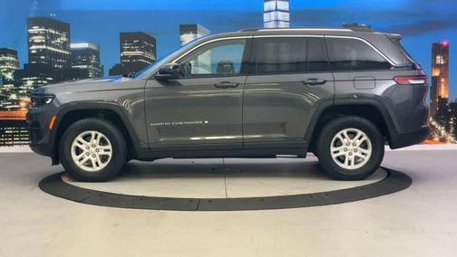 2022 Jeep Grand Cherokee Laredo