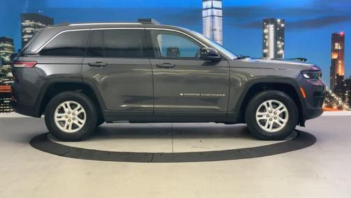 2022 Jeep Grand Cherokee Laredo