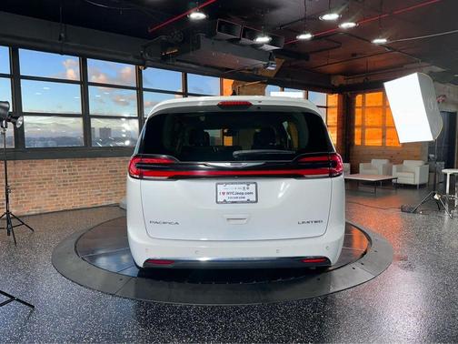 2024 Chrysler Pacifica Limited