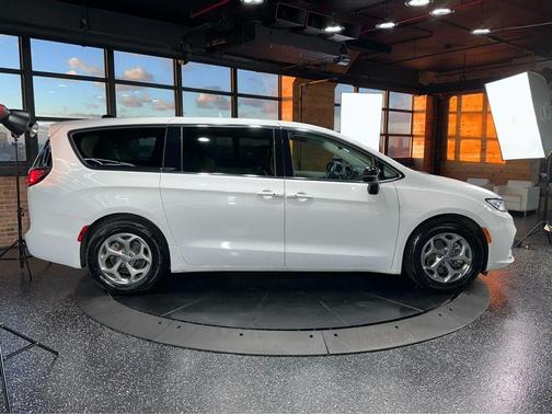 2024 Chrysler Pacifica Limited