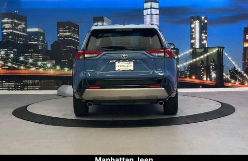2022 Toyota RAV4 Hybrid SE
