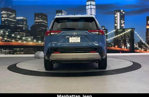 2022 Toyota RAV4 Hybrid SE