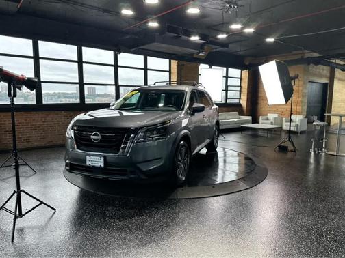 2022 Nissan Pathfinder SV