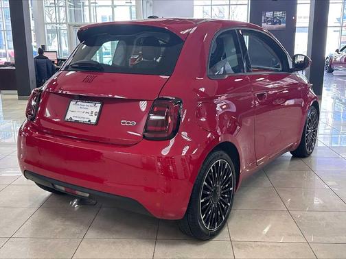 2024 FIAT 500e Base