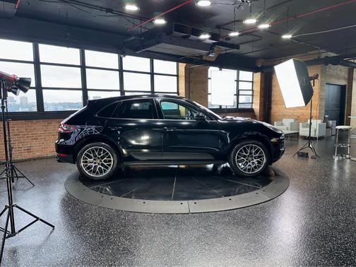 2018 Porsche Macan Sport Edition