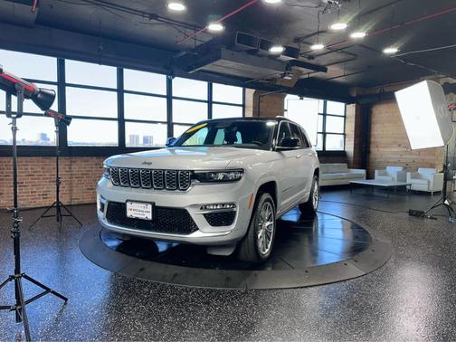 2022 Jeep Grand Cherokee Summit