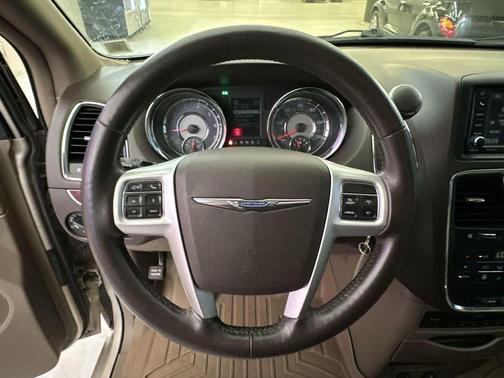 2016 Chrysler Town & Country Touring-L