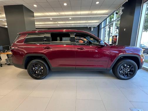 2025 Jeep Grand Cherokee L Laredo