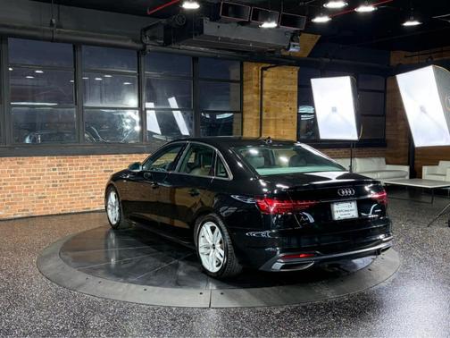2024 Audi A4 45 S line quattro Premium