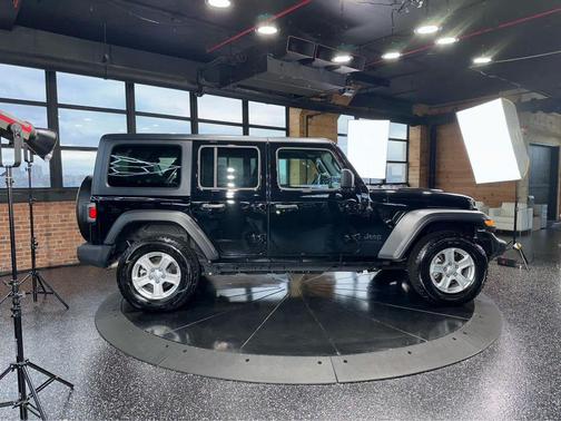 2022 Jeep Wrangler Unlimited Sport