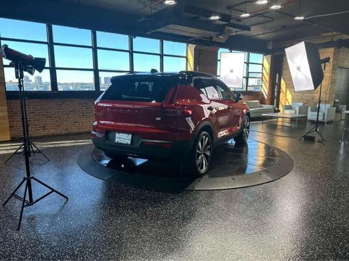 2022 Volvo XC40 Recharge Pure Electric P8 Twin Plus