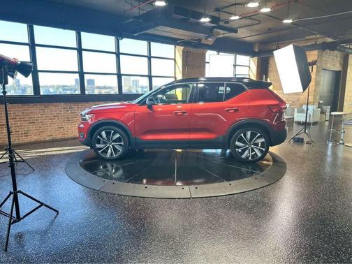 2022 Volvo XC40 Recharge Pure Electric P8 Twin Plus