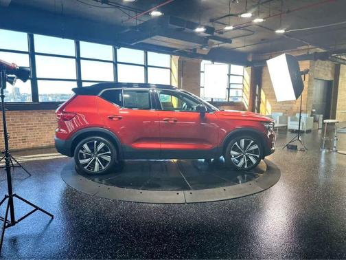 2022 Volvo XC40 Recharge Pure Electric P8 Twin Plus