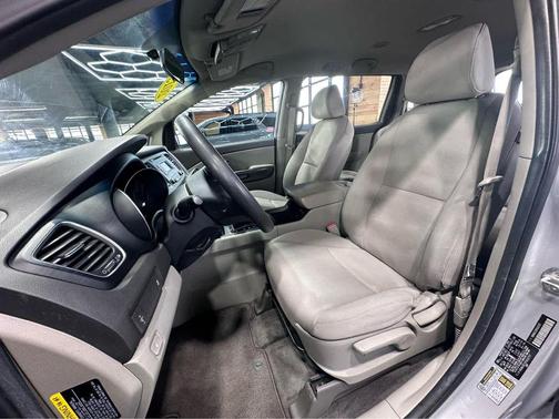 2015 Kia Sedona L