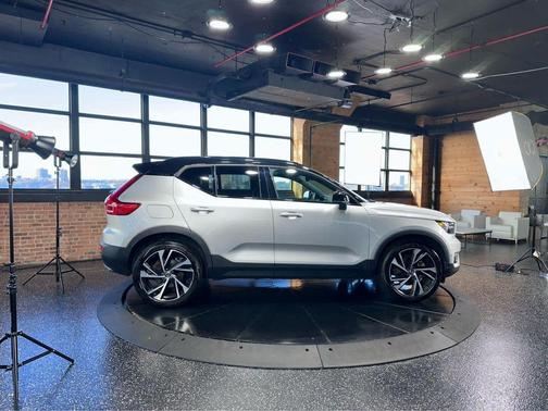 2019 Volvo XC40 T5 R-Design