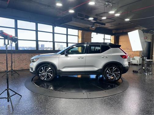 2019 Volvo XC40 T5 R-Design