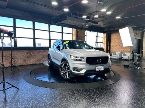 2019 Volvo XC40 T5 R-Design