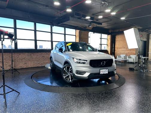 2019 Volvo XC40 T5 R-Design