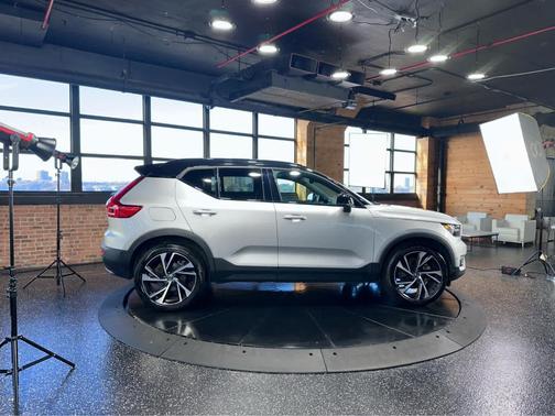 2019 Volvo XC40 T5 R-Design
