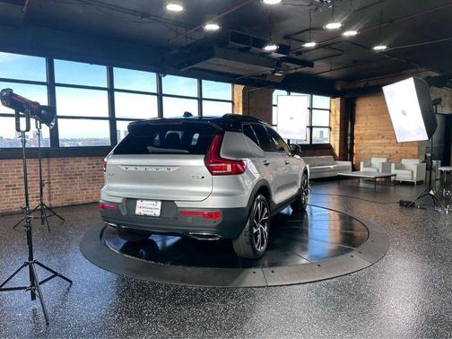 2019 Volvo XC40 T5 R-Design