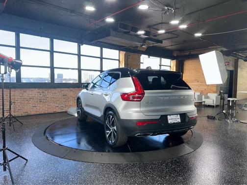 2019 Volvo XC40 T5 R-Design