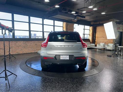 2019 Volvo XC40 T5 R-Design