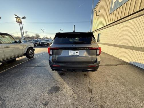 2025 Ford Explorer ST-Line