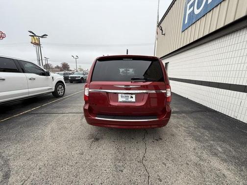 2013 Chrysler Town & Country Touring