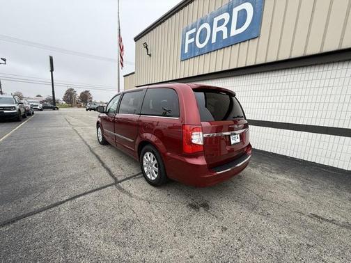 2013 Chrysler Town & Country Touring