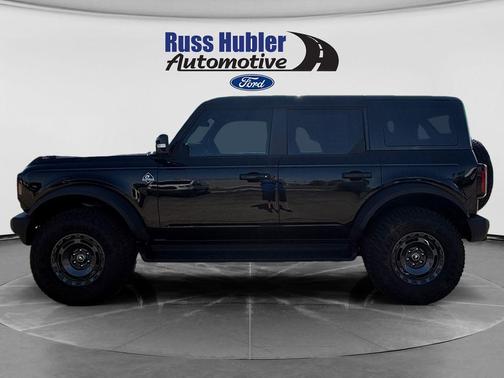 Shadow Black 2025 Ford Bronco Outer Banks