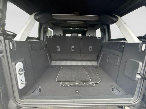 Oxford White 2025 Ford Bronco Outer Banks