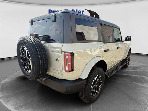 Desert Sand 2026 Ford Bronco Outer Banks