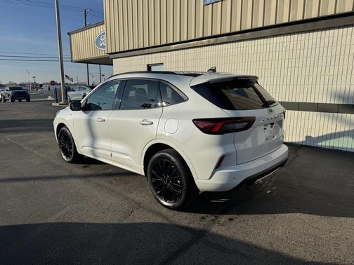 2023 Ford Escape ST-Line Elite