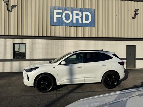 2023 Ford Escape ST-Line Elite