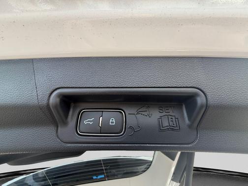 Star White Metallic Tri-Coat 2026 Ford Explorer Active