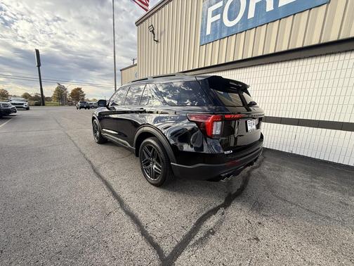 2025 Ford Explorer ST